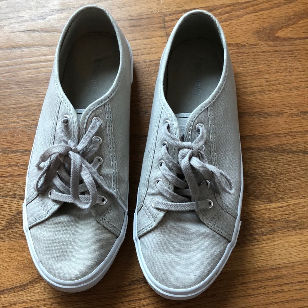Tan/grey sneakers